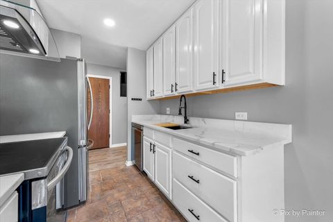 Tiny photo for 5820 Oakwood Drive #1a, Lisle, IL 60532 (MLS # 12519011)