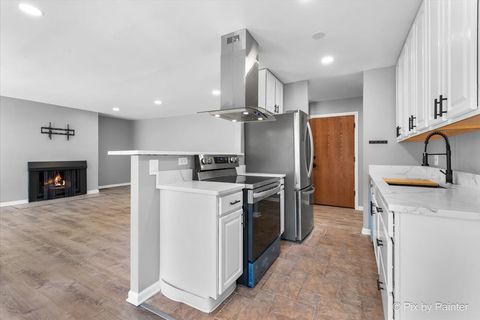 Tiny photo for 5820 Oakwood Drive #1a, Lisle, IL 60532 (MLS # 12519011)