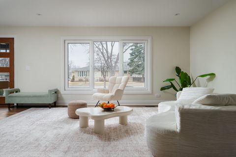 Tiny photo for 805 S Tures Lane, Des Plaines, IL 60018 (MLS # 12471498)