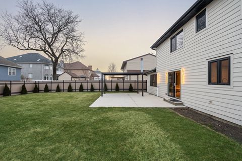 Tiny photo for 805 S Tures Lane, Des Plaines, IL 60018 (MLS # 12471498)