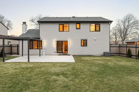 Tiny photo for 805 S Tures Lane, Des Plaines, IL 60018 (MLS # 12471498)