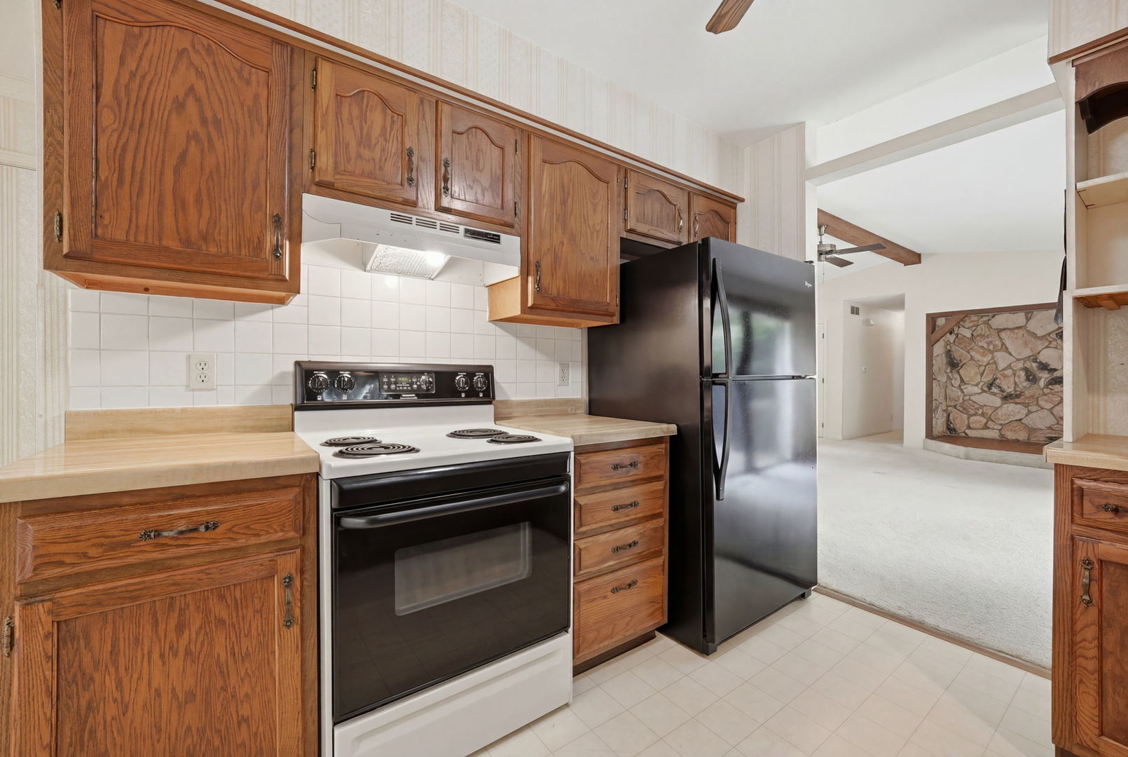 2014 Cimarron Drive, Freeport, IL 61032 — MLS #12625327 — photo 7 of 23