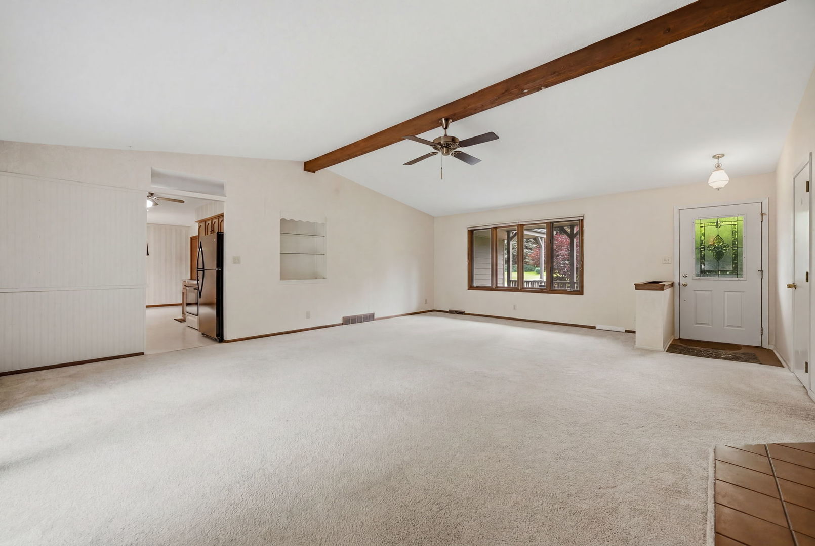 2014 Cimarron Drive, Freeport, IL 61032 — MLS #12625327 — photo 4 of 23