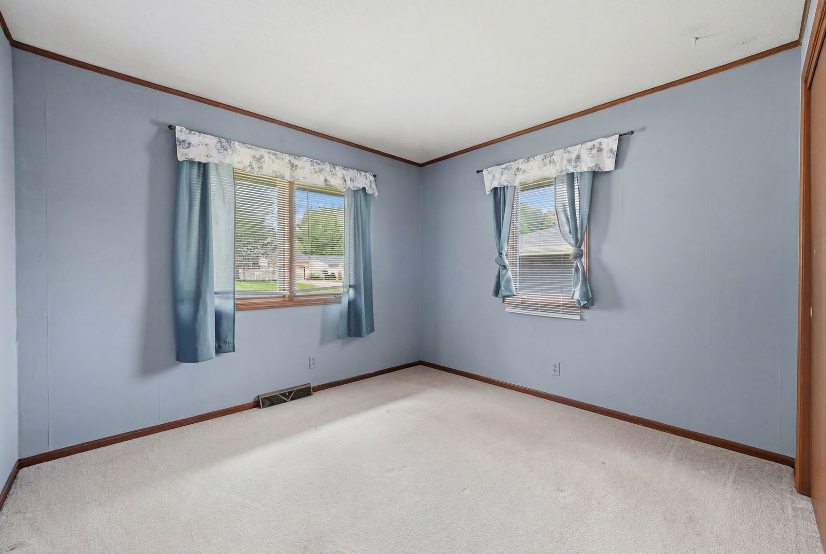 2014 Cimarron Drive, Freeport, IL 61032 — MLS #12625327 — photo 12 of 23