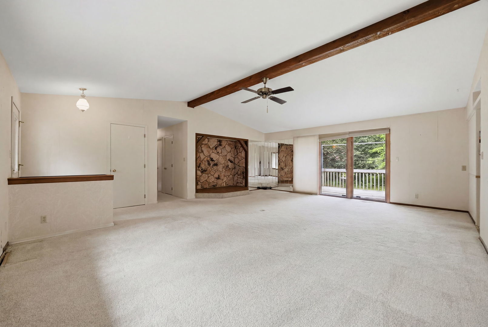 2014 Cimarron Drive, Freeport, IL 61032 — MLS #12625327 — photo 5 of 23