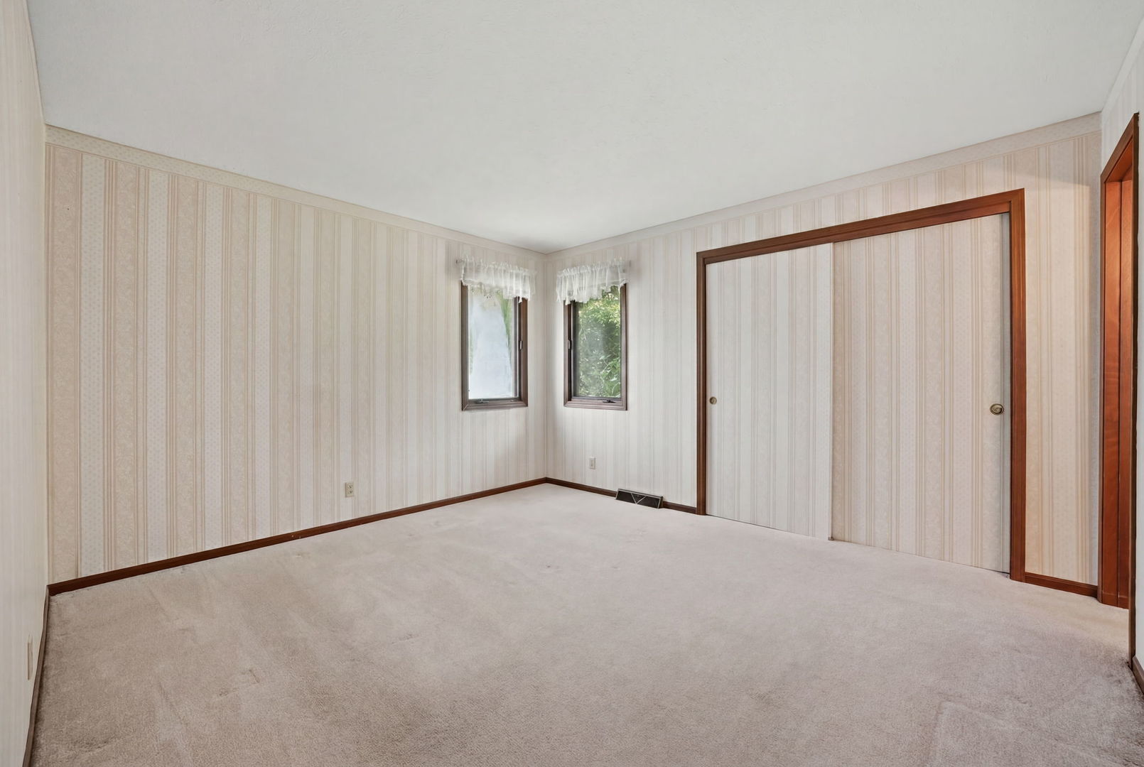 2014 Cimarron Drive, Freeport, IL 61032 — MLS #12625327 — photo 9 of 23