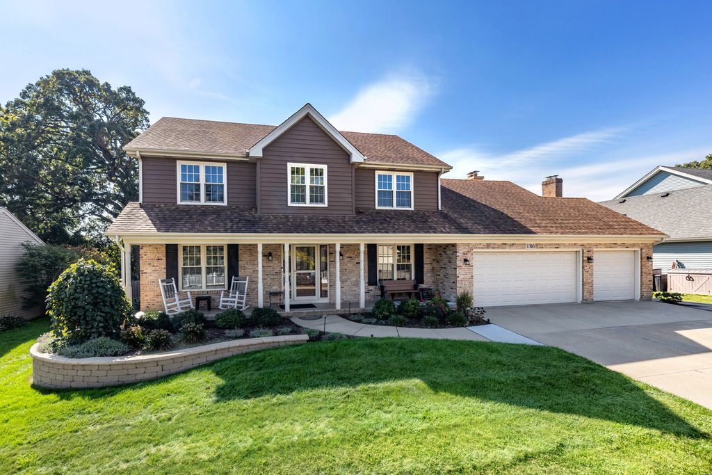 Photo for 1316 Yorkshire Lane, Carol Stream, IL 60188 (MLS # 12486372)