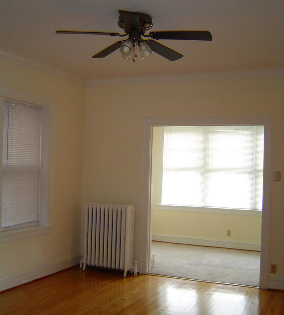 5722 N Washtenaw Avenue