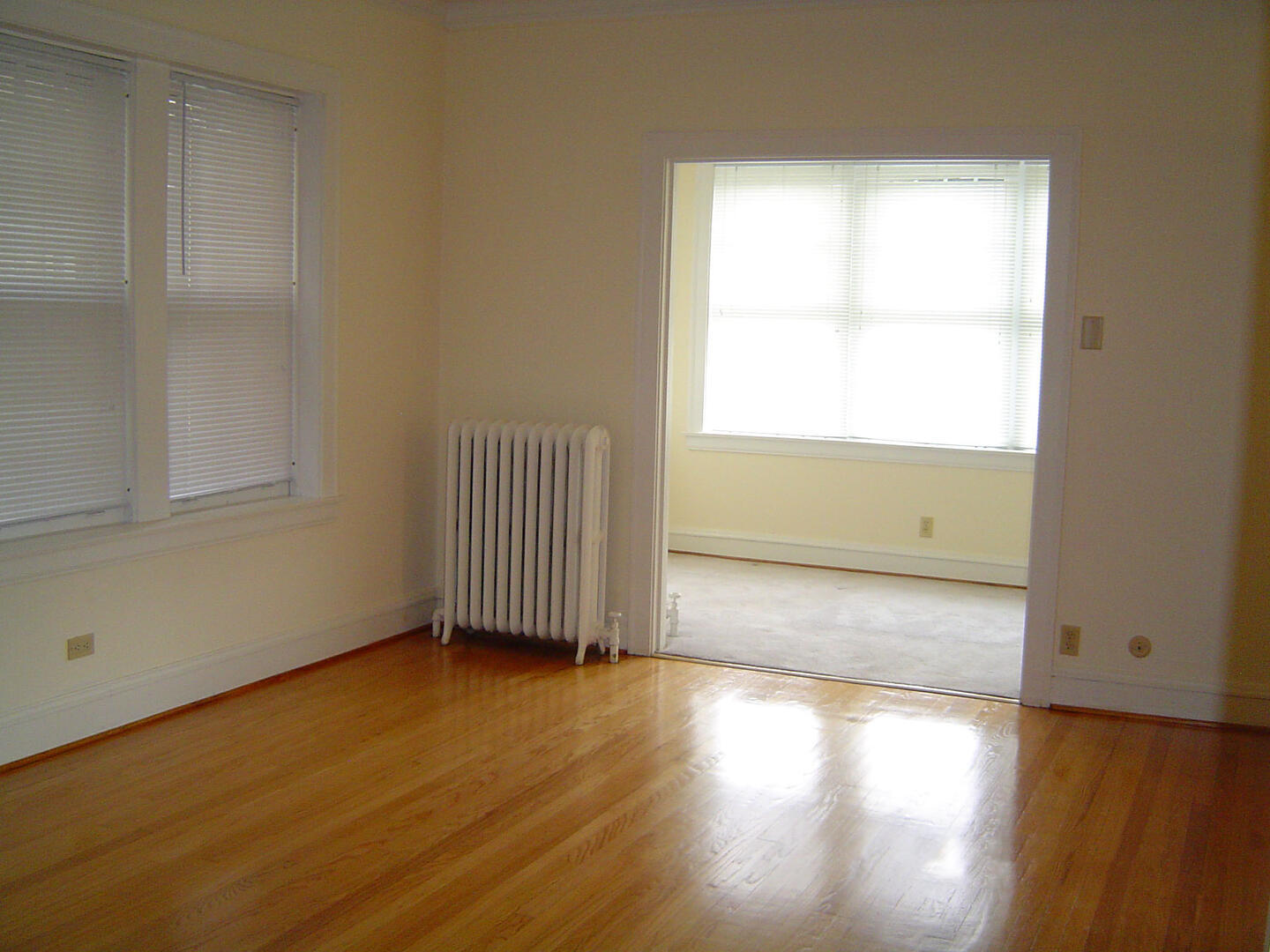 5722 N Washtenaw Avenue