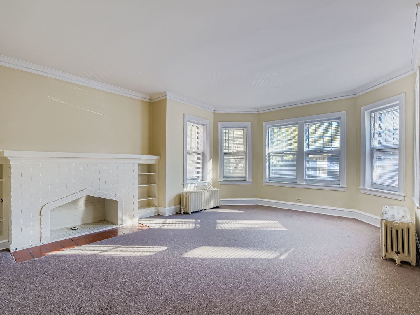 5722 N Washtenaw Avenue