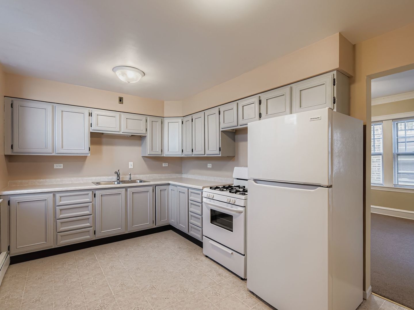 5722 N Washtenaw Avenue