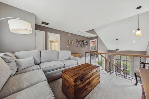 Tiny photo for 56 N Golfview Court, Glendale Heights, IL 60139 (MLS # 12505244)