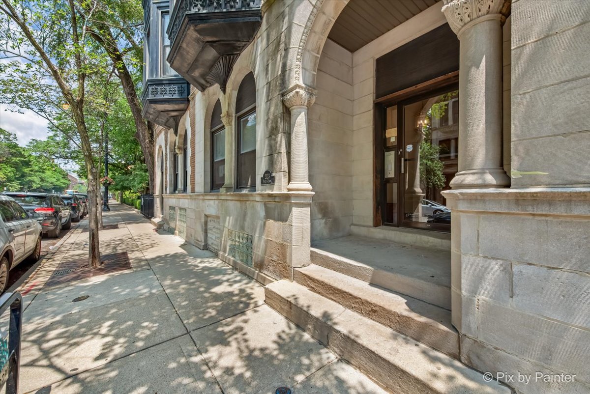 2123 N CLARK Street 3R