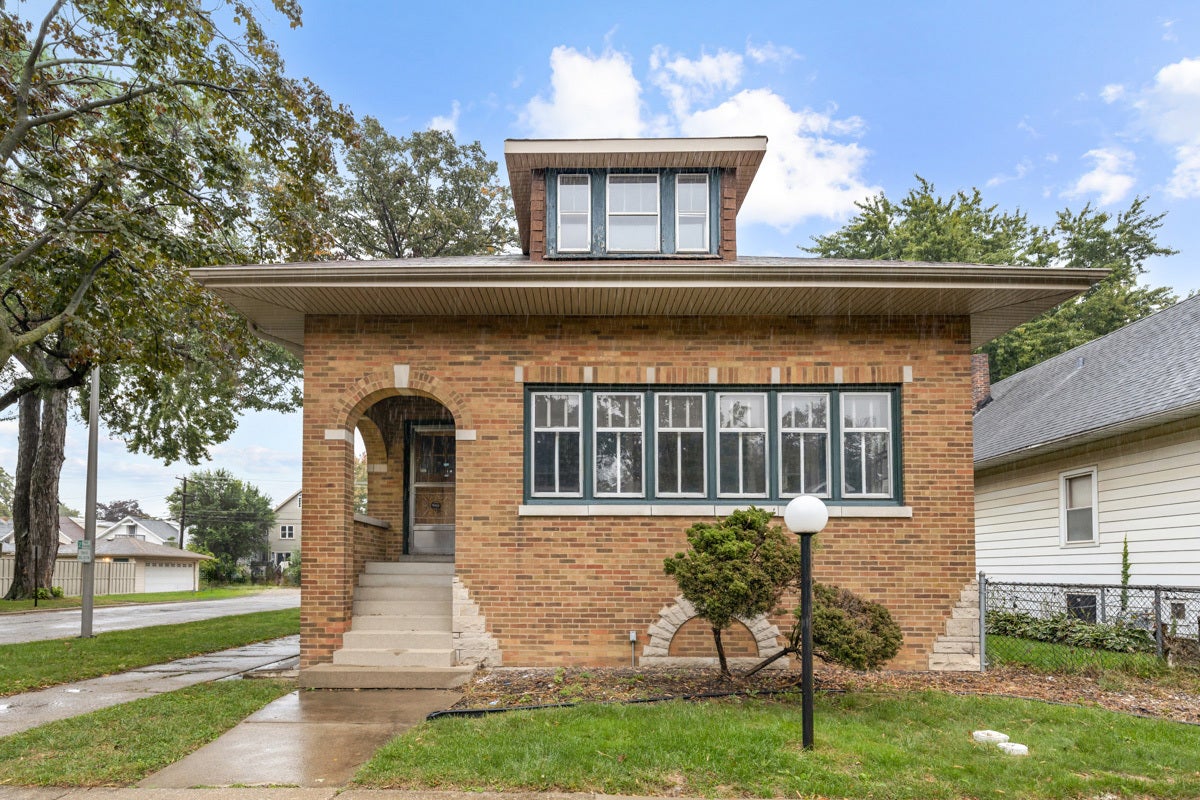 900 Lathrop Avenue