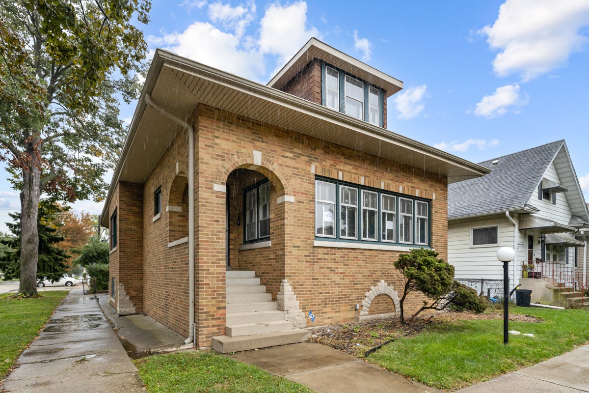 900 Lathrop Avenue