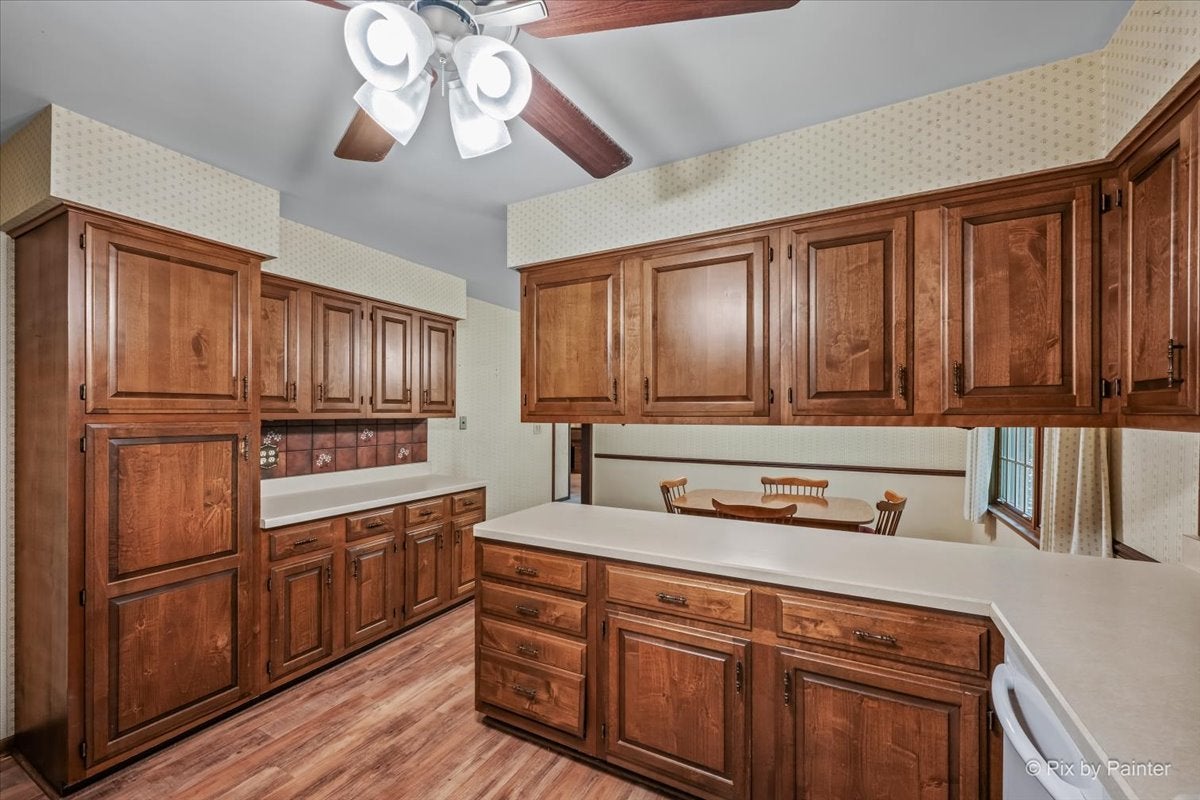 318 E Blackberry Lane