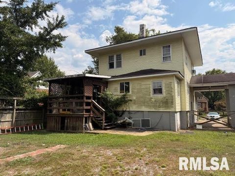 Tiny photo for 210 W LINCOLN Street, Harrisburg, IL 62946 (MLS # EB459090)