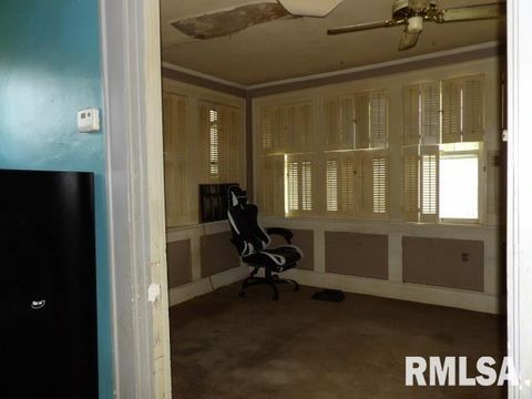 Tiny photo for 210 W LINCOLN Street, Harrisburg, IL 62946 (MLS # EB459090)