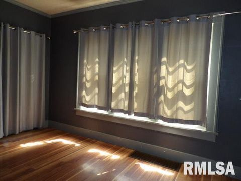 Tiny photo for 210 W LINCOLN Street, Harrisburg, IL 62946 (MLS # EB459090)