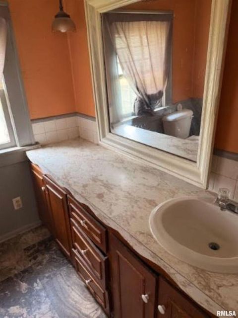 Tiny photo for 210 W LINCOLN Street, Harrisburg, IL 62946 (MLS # EB459090)