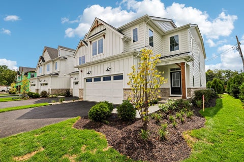 Tiny photo for 301 Avondale Lane, Lincolnshire, IL 60069 (MLS # 12743450)