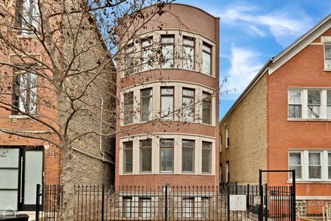 Photo of 1012 N Wood Street, Chicago, IL 60622 (MLS # 12608210)