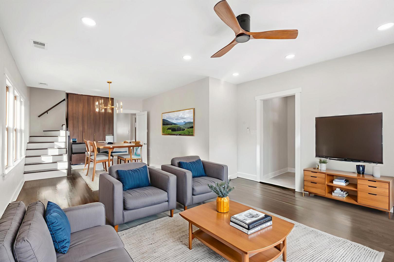 7034 W Wrightwood Avenue