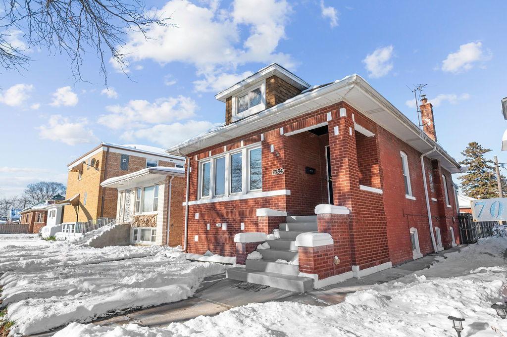 7034 W Wrightwood Avenue