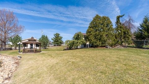 Tiny photo for 13424 S Utah Avenue, Davenport, IA 52804 (MLS # 12593172)