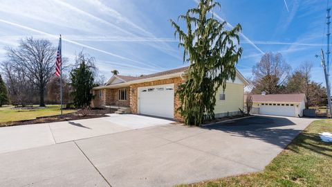 Tiny photo for 13424 S Utah Avenue, Davenport, IA 52804 (MLS # 12593172)