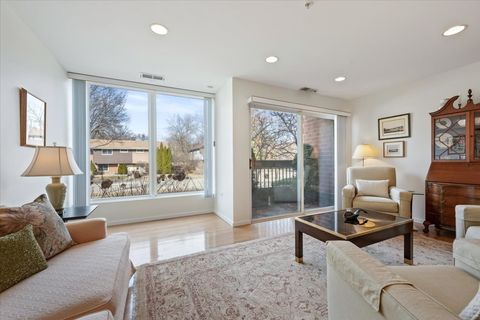 Tiny photo for 1925 Lake Avenue #104, Wilmette, IL 60091 (MLS # 12565789)