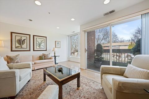 Tiny photo for 1925 Lake Avenue #104, Wilmette, IL 60091 (MLS # 12565789)