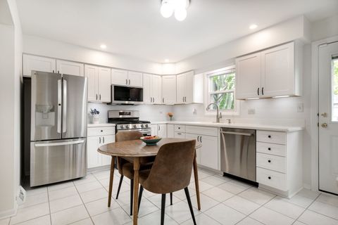 Tiny photo for 900 Dearborn Circle, Carol Stream, IL 60188 (MLS # 12630380)