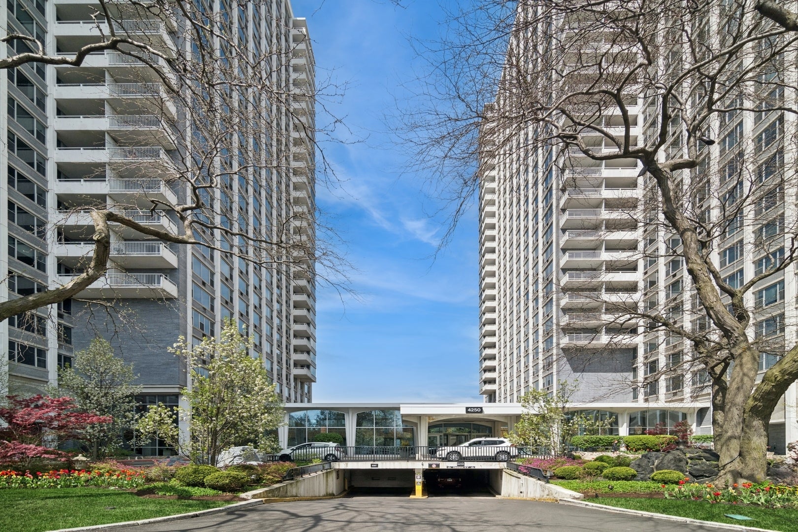 4250 N Marine Drive 2909