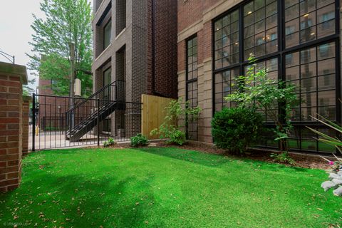 Tiny photo for 2418 N SOUTHPORT Avenue #1, Chicago, IL 60614 (MLS # 12415645)