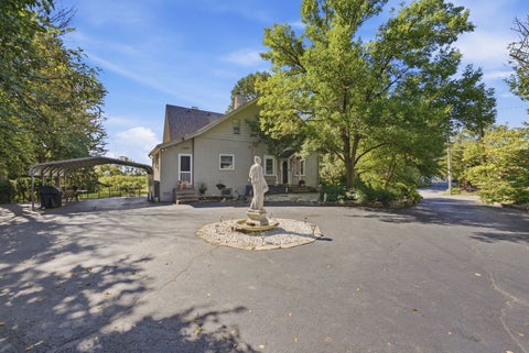 Tiny photo for 635 21st Street, Bettendorf, IA 52722 (MLS # 12769814)
