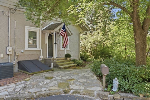Tiny photo for 635 21st Street, Bettendorf, IA 52722 (MLS # 12769814)