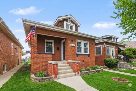 Tiny photo for 2638 N New England Avenue, Chicago, IL 60707 (MLS # 12616037)