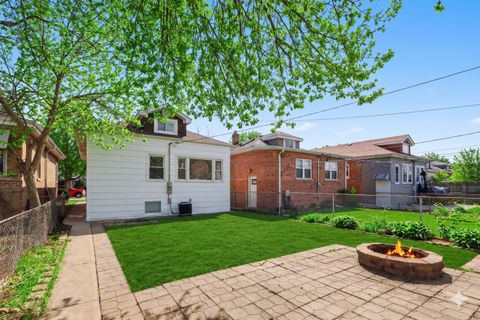 Tiny photo for 2638 N New England Avenue, Chicago, IL 60707 (MLS # 12616037)