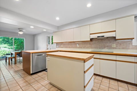 Tiny photo for 559 Hillside Drive, Highland Park, IL 60035 (MLS # 12663650)