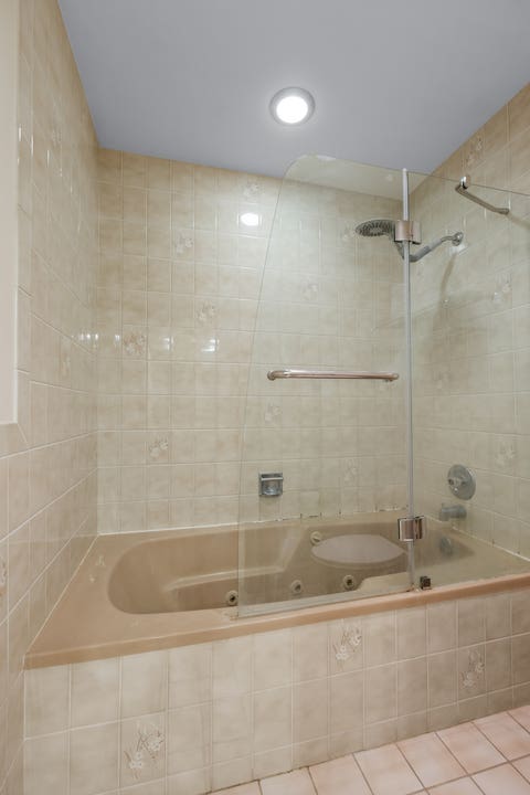 Tiny photo for 559 Hillside Drive, Highland Park, IL 60035 (MLS # 12663650)