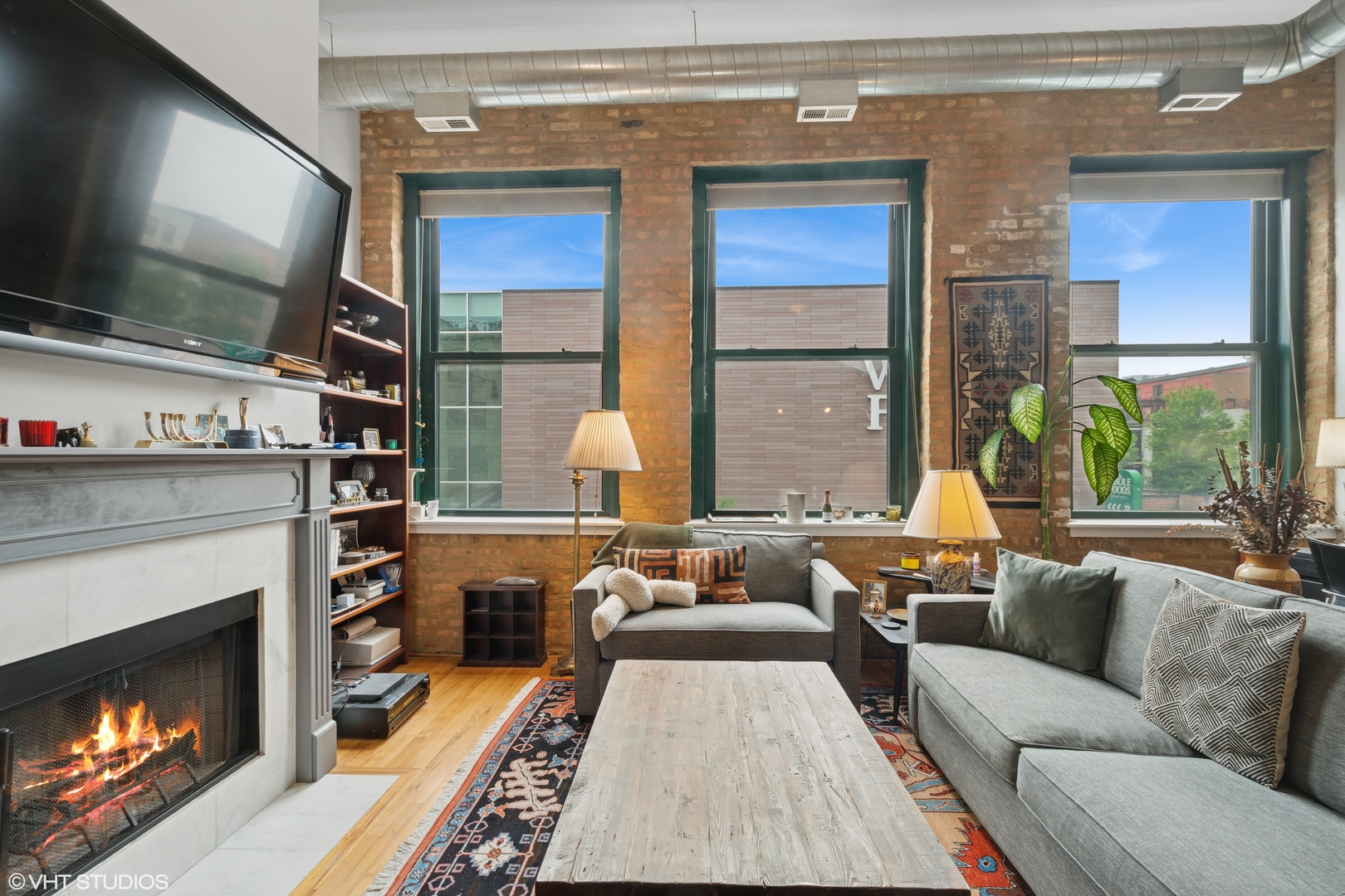 3151 N Lincoln Avenue 204