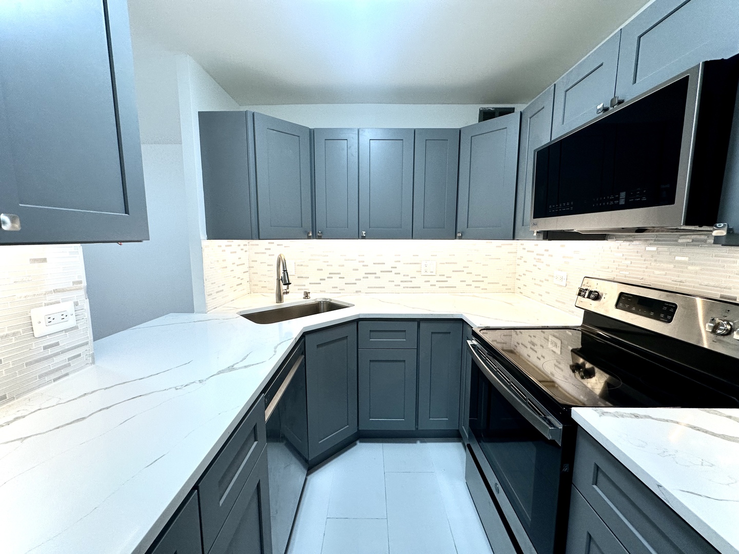 100 E Walton Street 11E