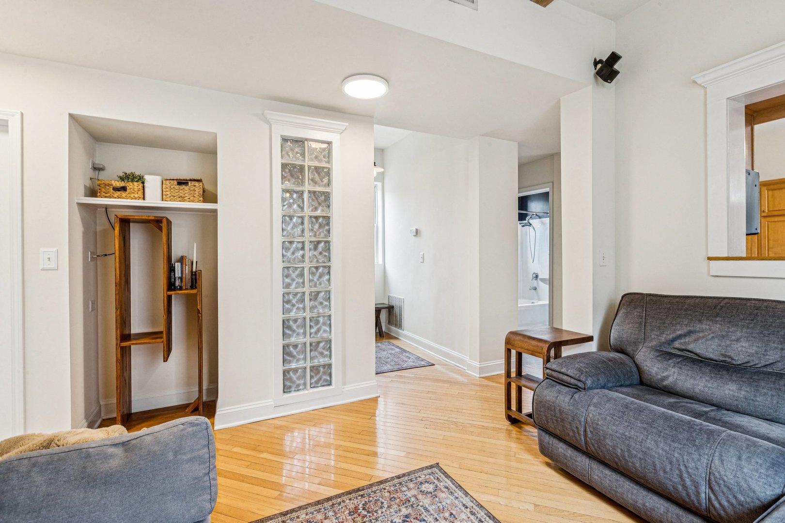 2346 W Augusta Boulevard 3F