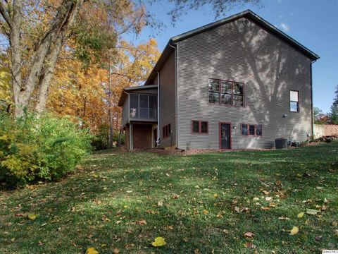 Tiny photo for 911 Ridgewood Dr Dr, Quincy, IL 62301 (MLS # 12636715)
