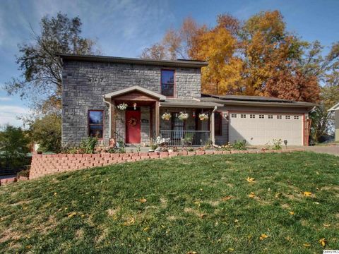 Photo of 911 Ridgewood Dr Dr, Quincy, IL 62301 (MLS # 12636715)