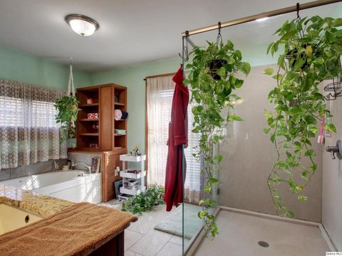 Tiny photo for 911 Ridgewood Dr Dr, Quincy, IL 62301 (MLS # 12636715)