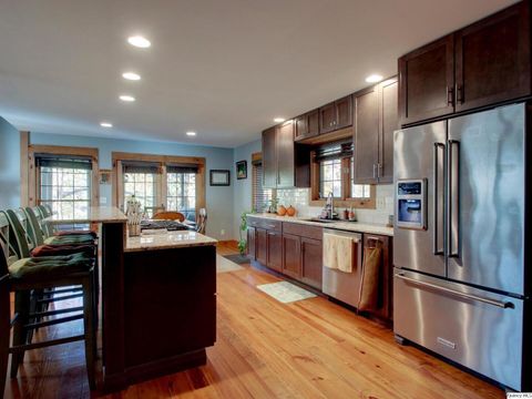Tiny photo for 911 Ridgewood Dr Dr, Quincy, IL 62301 (MLS # 12636715)