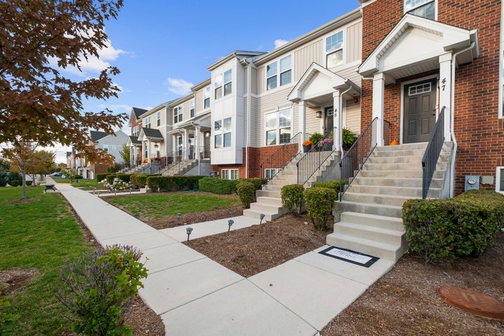 Photo 1 of 27 — 47 Nicholas Drive E, Des Plaines, IL 60016