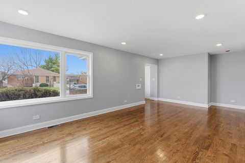 Tiny photo for 15566 Gouwens Lane, South Holland, IL 60473 (MLS # 12601504)